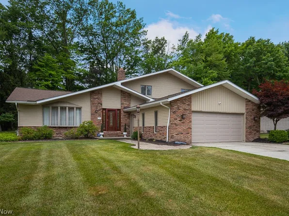 1128 Firethorn Dr, Seven Hills, OH 44131