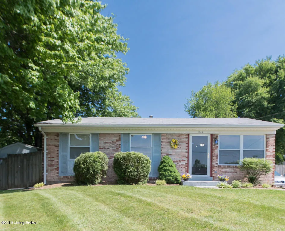 1310 Summit Dr photo 1