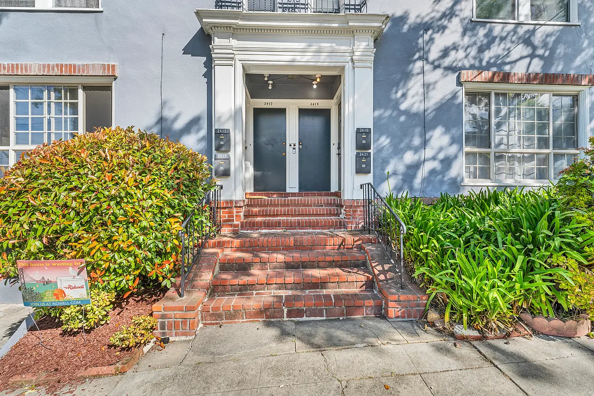 Building Photo - Hilgard Ave