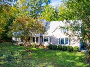 9 Lawler Ln, Kilmarnock, VA 22482