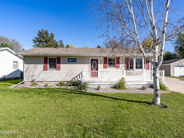 211 Adams St, Crookston, MN 56716