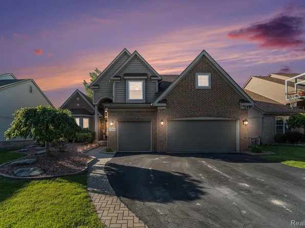 7590 Acorn Hill Ct, West Bloomfield, MI 48323