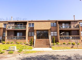 121 Sharon Ct, Woodbridge, NJ 07095