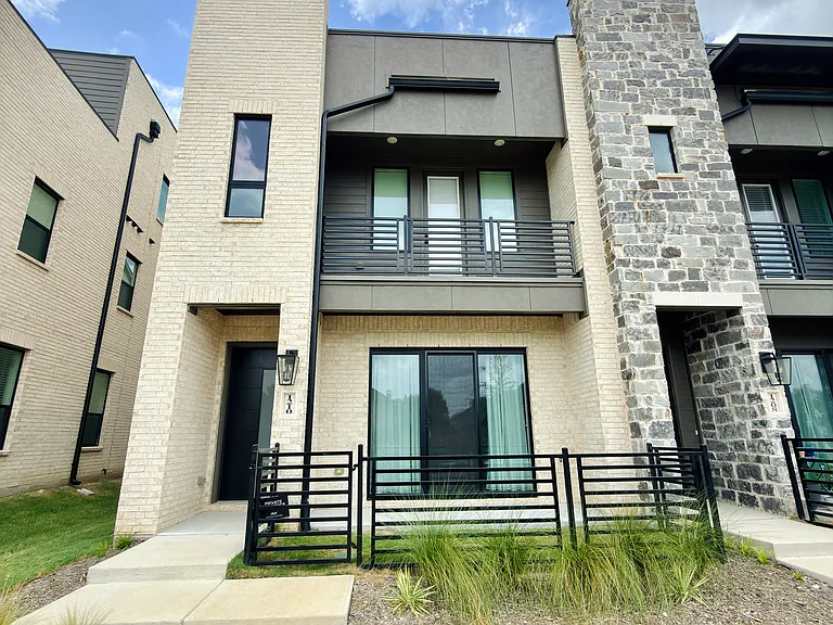 1210 Daybreak Dr — Photo 2
