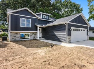 1036 Sir Knight Rd, Plainwell, MI 49080