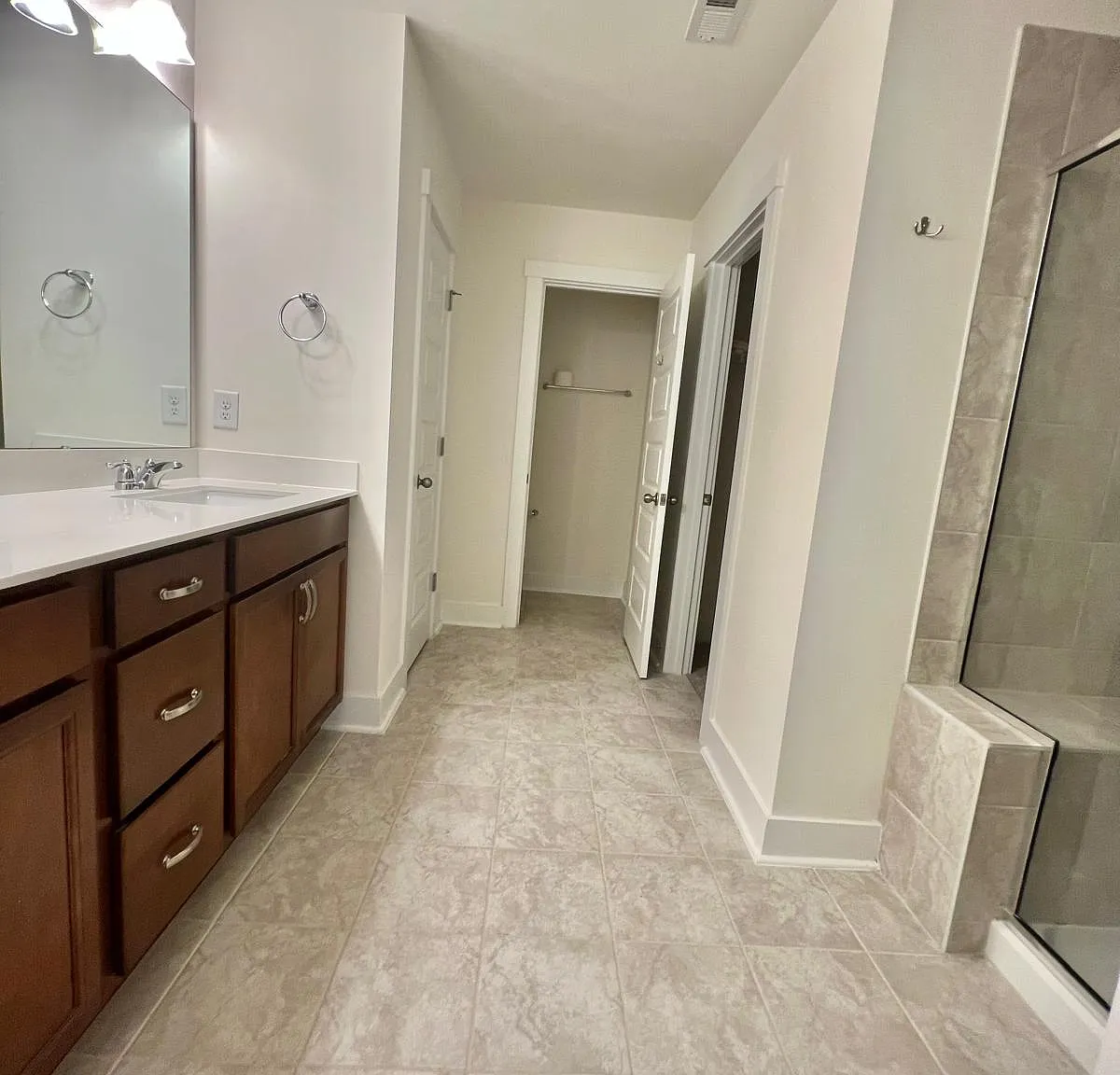 4 bed, 3.5 bath, 2163 sqft, $1,000 — Photo 3