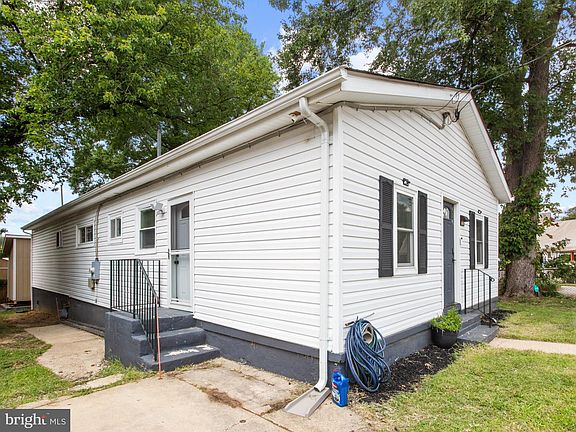 5th image of 414 Carmody Hills Dr