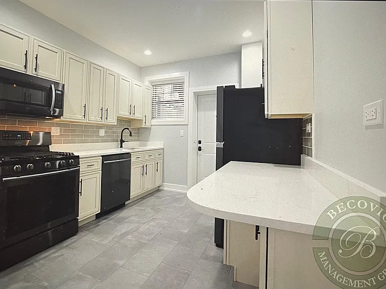 6103 N Winthrop Ave #2 — Photo 5