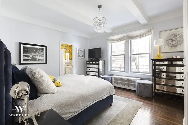 Sold by Warburg | media 4