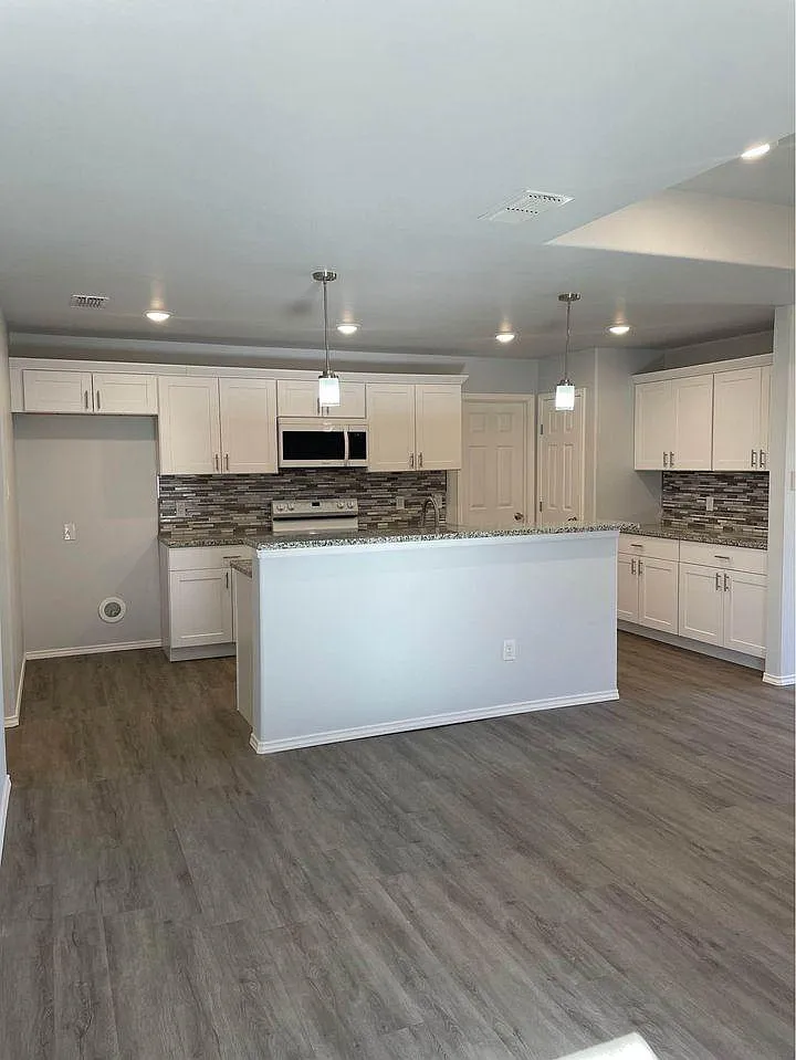 3 bed, 1605 sqft, $1,695 — Photo 3