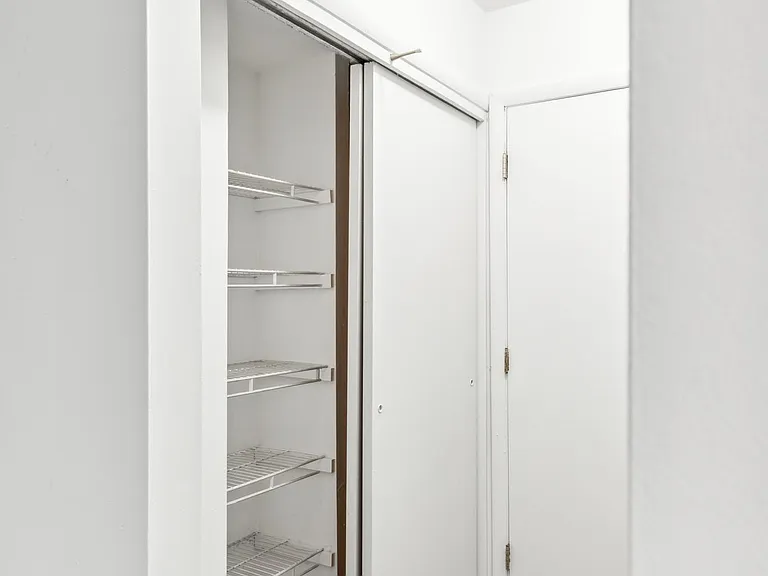Kimberly Club Apartments — Photo 32