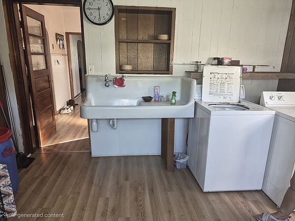 5th image of 708 Bowen St