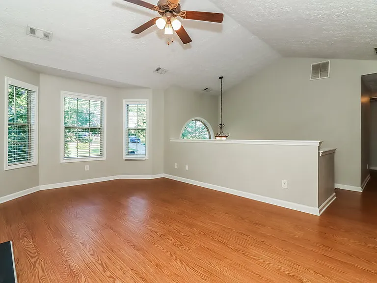 97 Summer Creek Dr — Photo 7