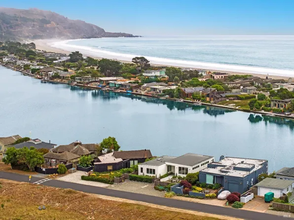 121 Dipsea Rd, Stinson Beach, CA 94970