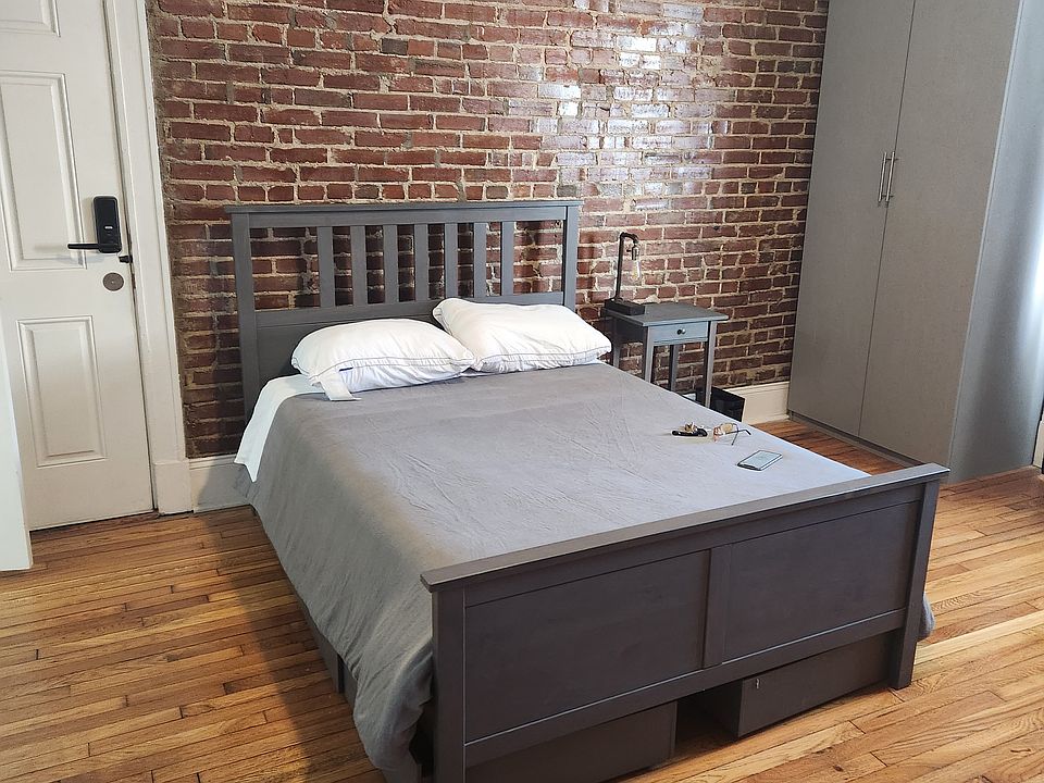 2nd image of 3927 W Pine Blvd #5