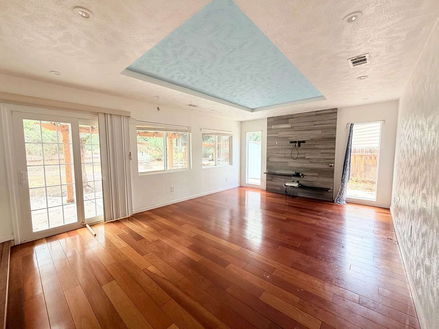 4 bed, 2370 sqft, $3,000 — Photo 1