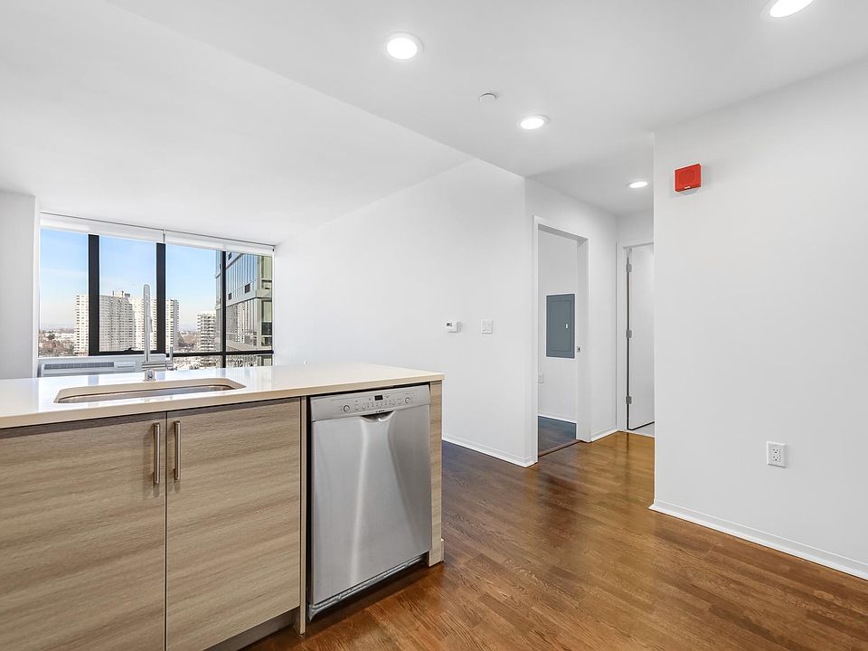 1st image of 2020 Hudson St #634