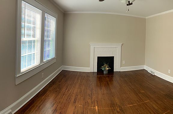 Bright, spacious living rm.