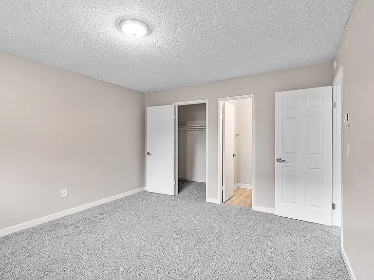 Royal Pines — Photo 21