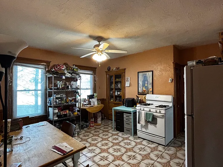 2 Rena St — Photo 2