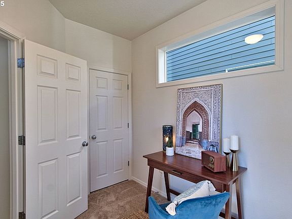 4th image of 1075 SE Tamora Ave