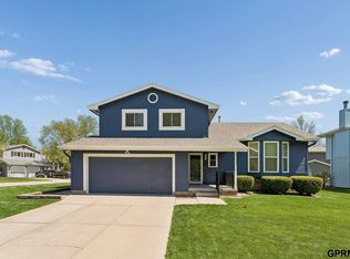 1801 Bristol St, Papillion, NE 68046