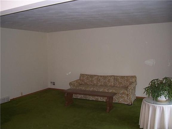 3rd image of 106 Yorktown Dr