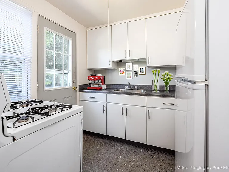 86 E Amherst St — Photo 1