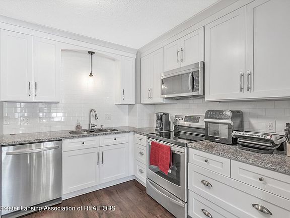 3rd image of 7170 Nottingham Dr
