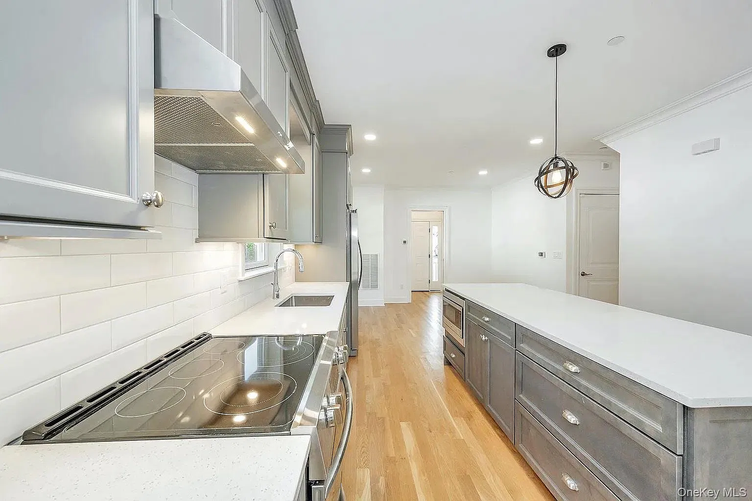 3 bed, 3.5 bath, 1800 sqft, $5,800 — Photo 4