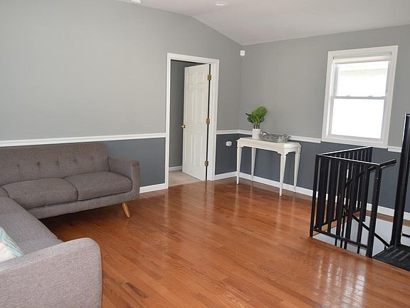 5th image of 17 Sparrow St