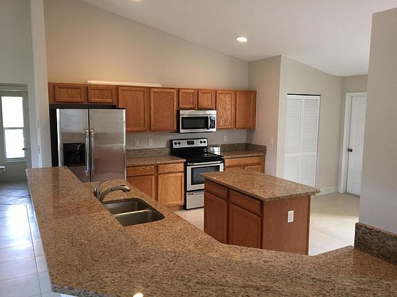 3rd image of 5611 Shannon Dr