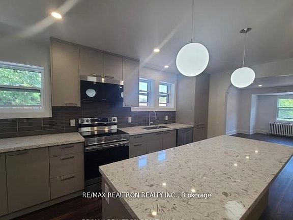 2nd image of 1182 Avenue Rd