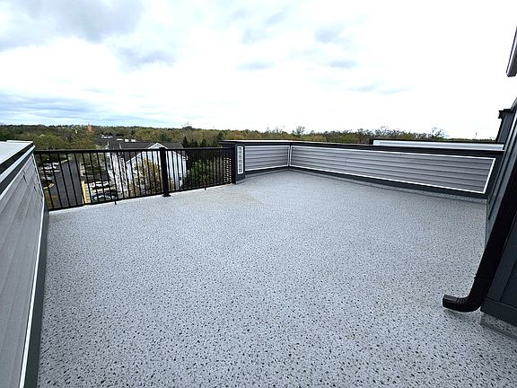 3rd image of 43400 Farringdon Sq
