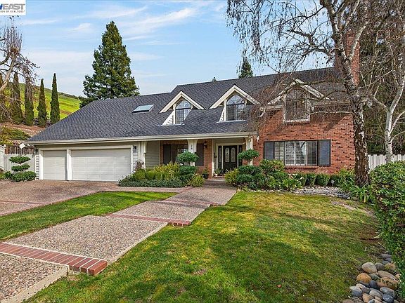 2nd image of 28 Harrington Rd