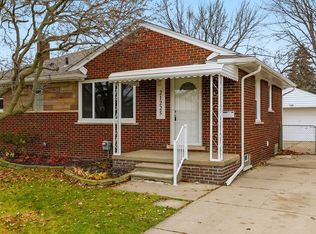 21225 Bon Brae St, Saint Clair Shores, MI 48081