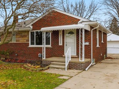 21225 Bon Brae St, Saint Clair Shores, MI, 48081