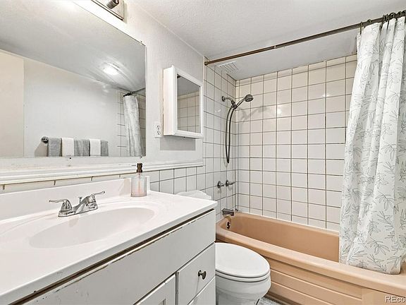5th image of 1121 Albion Street #405
