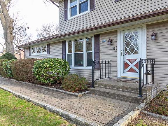 4th image of 22 Donnatella Ln