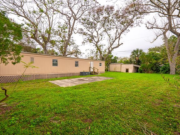 3rd image of 1211 E Joy Lane