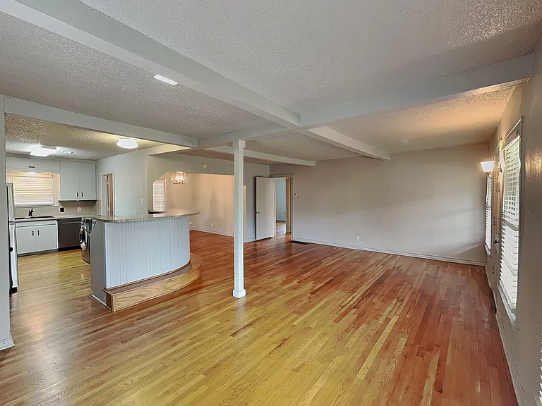 4124 Lovell Ave — Photo 6