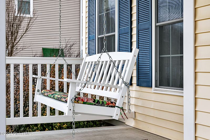 4th image of 102 Somerset Drive