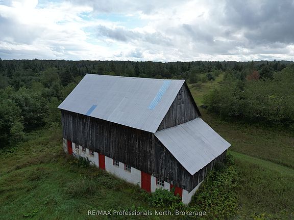 3rd image of 1418 Sedgwick Rd