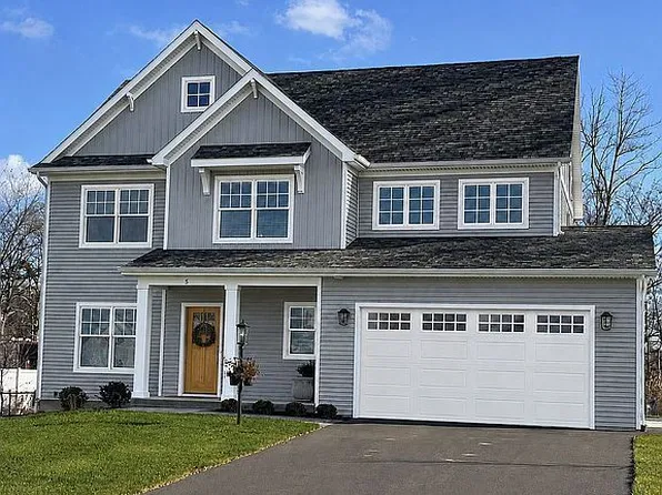7 Naples Ct, Troy, NY 12180