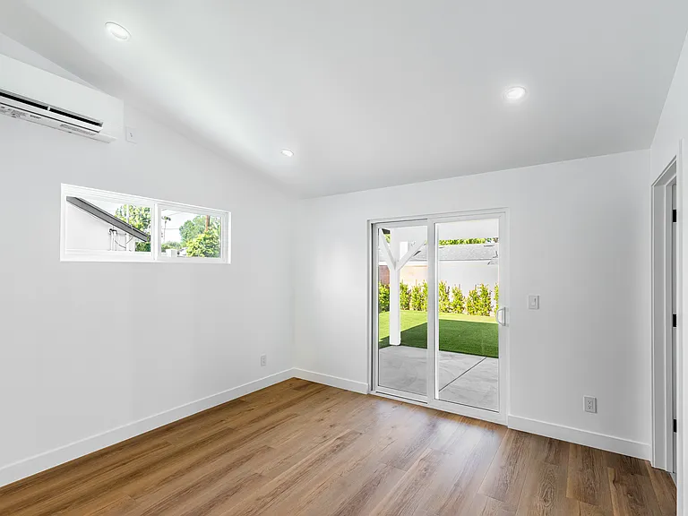 23021 Covello St — Photo 4