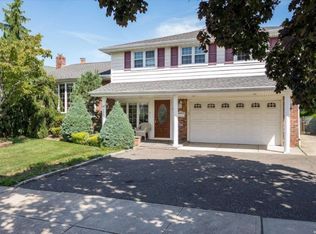 53 Fox Pl, Hicksville, NY 11801