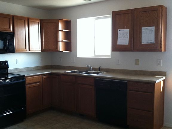 Kitchen before backsplash