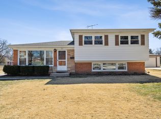 1711 W Lincoln St, Mount Prospect, IL 60056