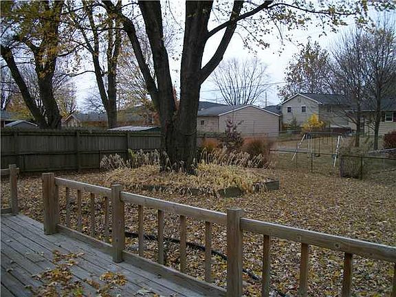 3rd image of 417 N Hickory Ln