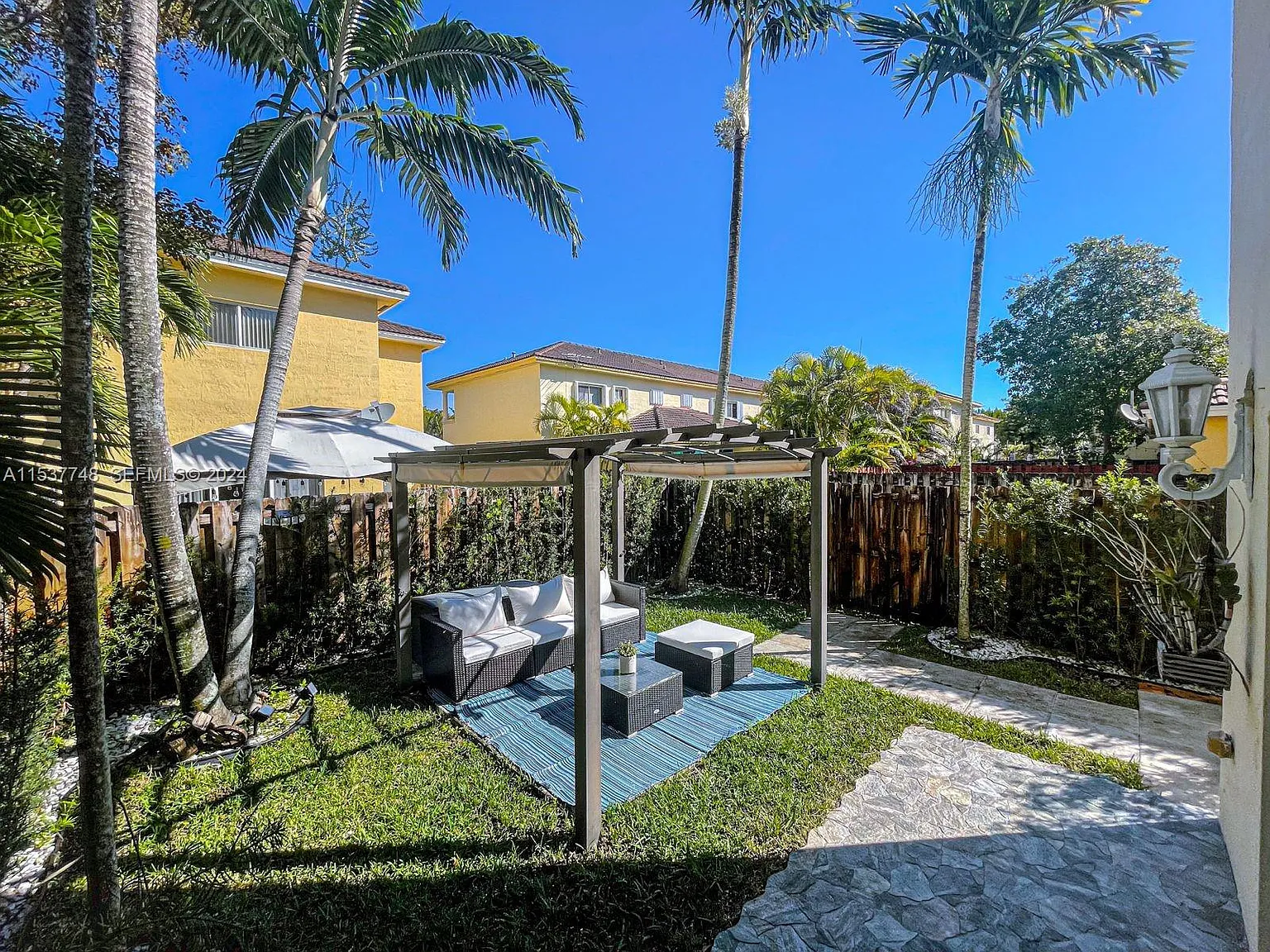 3 bed, 2.5 bath, 1726 sqft, $3,500 — Photo 4